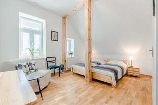 Отели типа «постель и завтрак» Stara Szkola Trzcin 20 Trzcin Двухместный номер с двуспальной кроватью и дополнительной кроватью-1