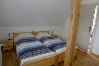 Отели типа «постель и завтрак» Stara Szkola Trzcin 20 Trzcin Двухместный номер с двуспальной кроватью и дополнительной кроватью-3